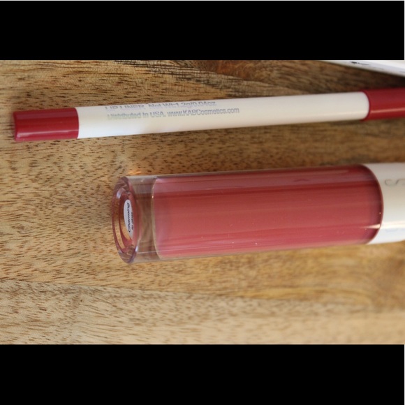 Kab | Lipgloss and lip liner duo in Charming - Picture 5 of 9